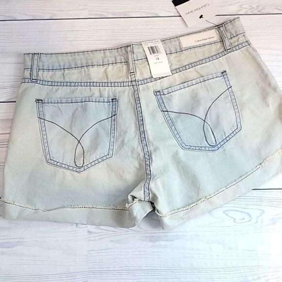Calvin Klein lightwash jean shorts Women's Size 10 - Picture 2 of 12